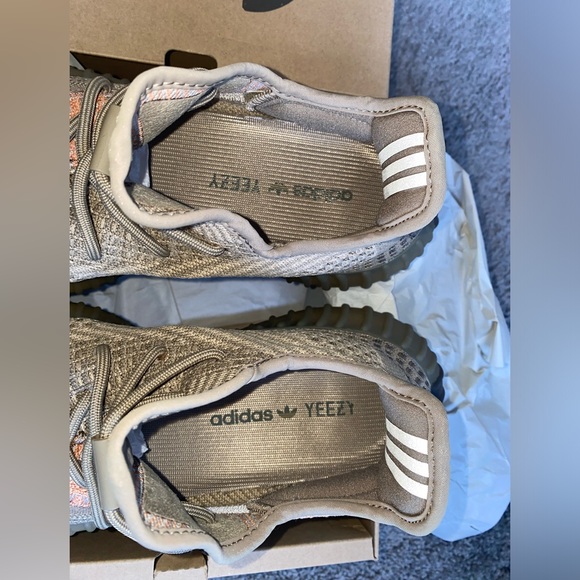 Yeezy - Boost 350 V2 (M 10) - Picture 3 of 12